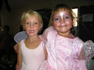 Nikita en Ashley als vlinder en prinses