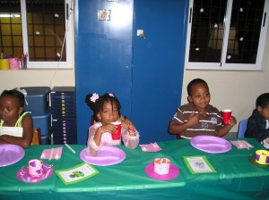 Kerstdiner, Thais Ann, Tiffany en Riangelo