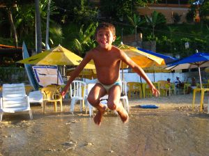 Vriendje Juno op het strand