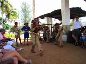 Volúpiafabriek, optreden folkloregroep