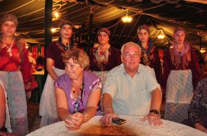 Berbers dansen om pa en ma heen