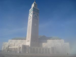 Hassan ll moskee in de mist