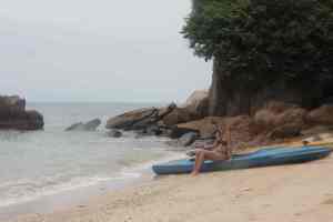 Kanoën naar een verlaten strandje
