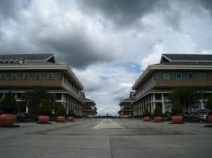 Shoppen in het Yayasan complex