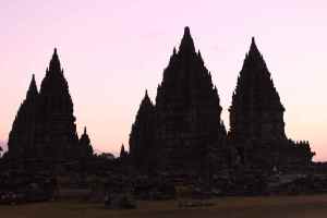 Zonsondergang bij Prambanan