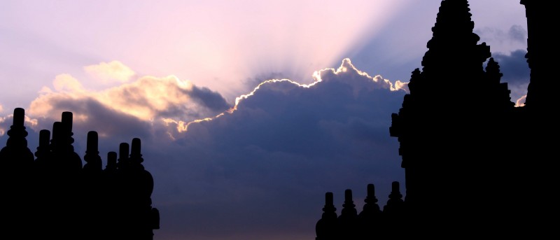 Zonsondergang bij Prambanan