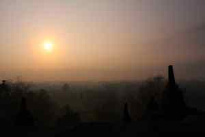 Zonsopkomst bij Borobodur