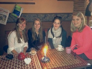 Thee drinken met Suzan, Réka en Nora