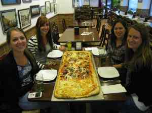 Pizzametro met Dafne, Suzan en Celine
